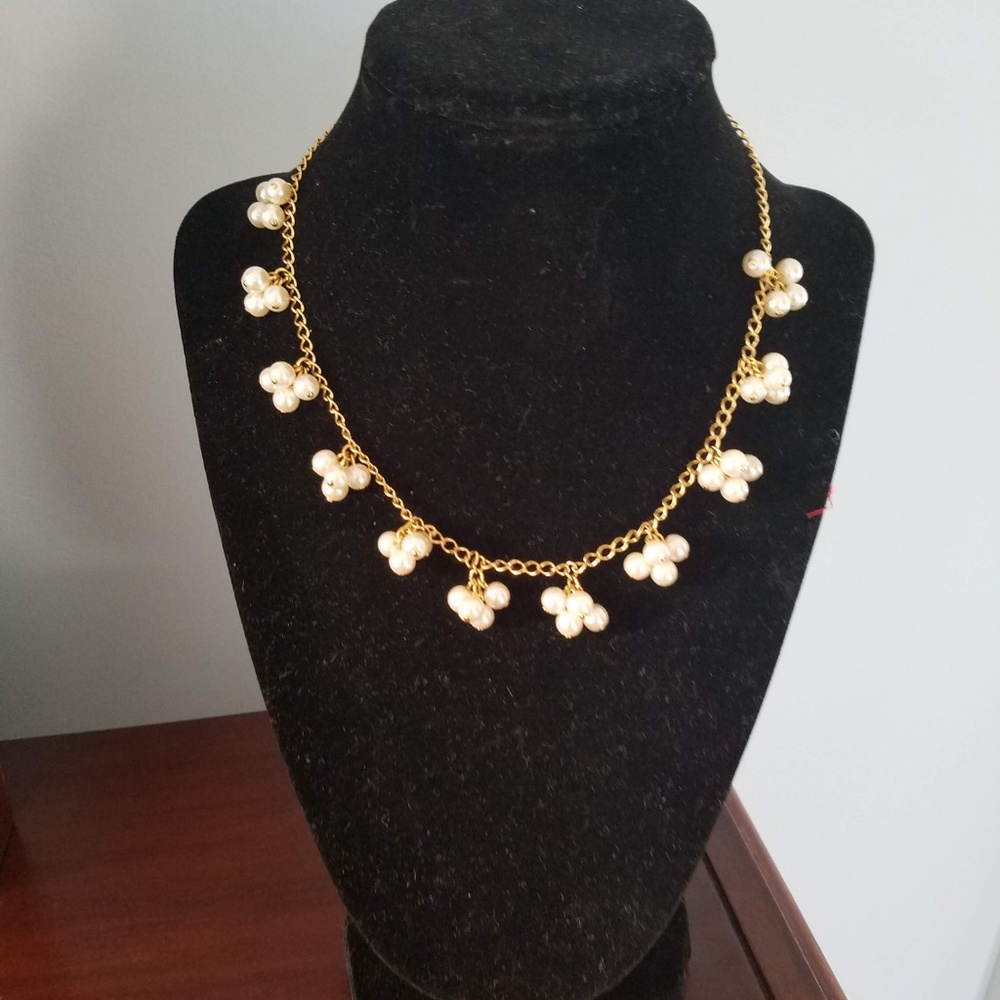 Avon gold pearl necklace. - Picture 2 of 5